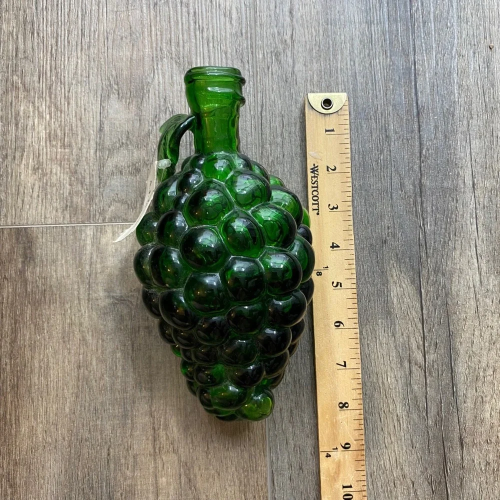 A.J. Wright Emerald Green Glass Grape‎ Cluster Decorative Bottle Vase Style 3945